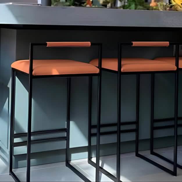 Best 129- كرسي بار معدن و جلد