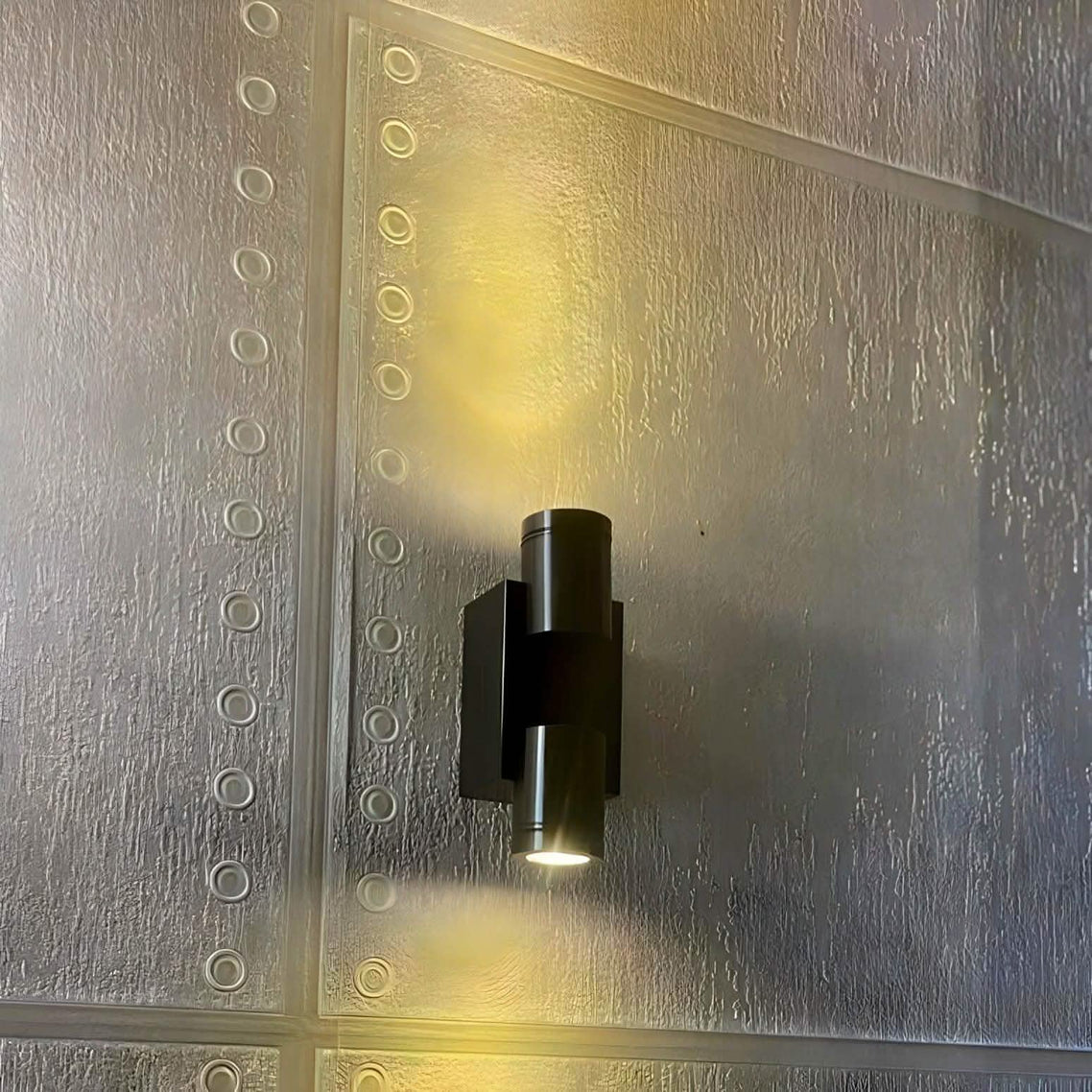 Light123 - مصباح حائط اسود